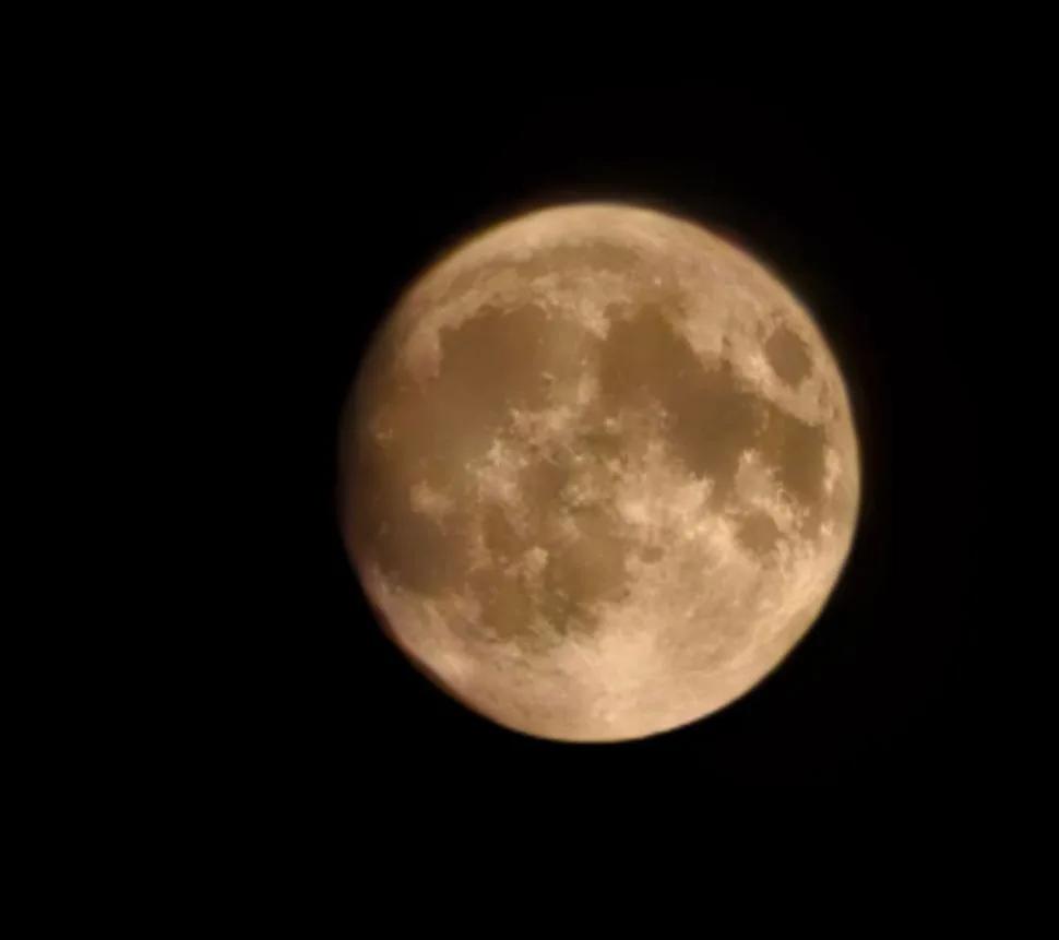 🌕Небо над Россией озарила Оленья Луна