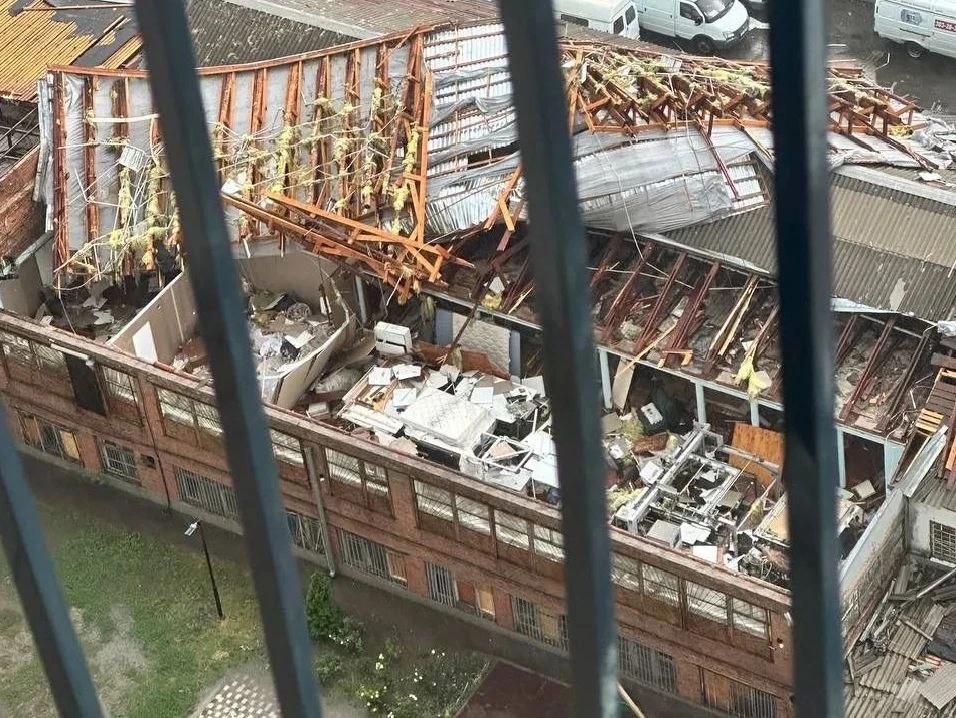 Из-за урагана в Ростове-на-Дону один человек погиб и 13 пострадали